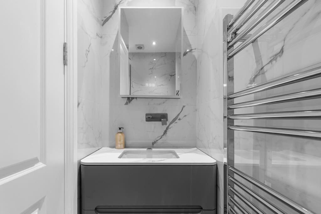 Elegant On The Iconic Gloucester Road Apartment *