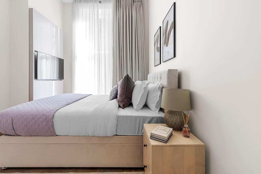 Elegant On The Iconic Gloucester Road *