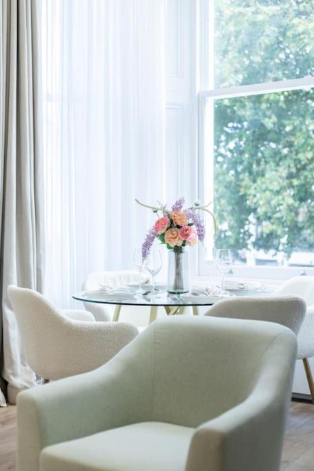 Elegant On The Iconic Gloucester Road