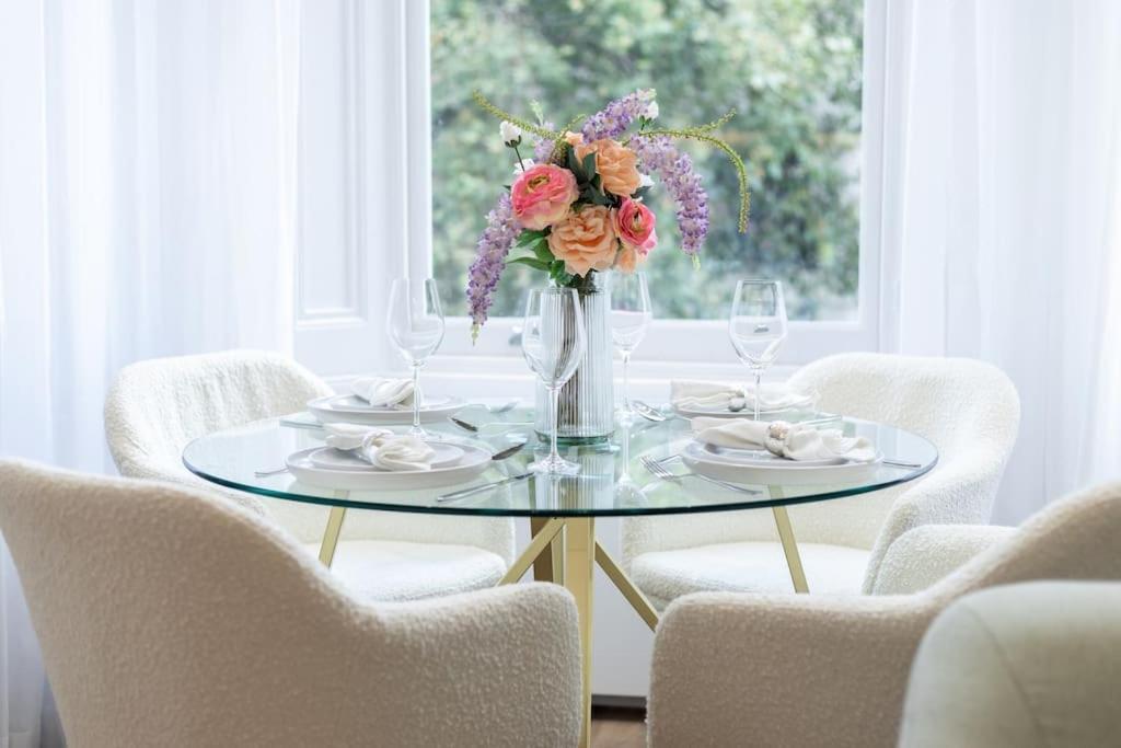 Elegant On The Iconic Gloucester Road * London