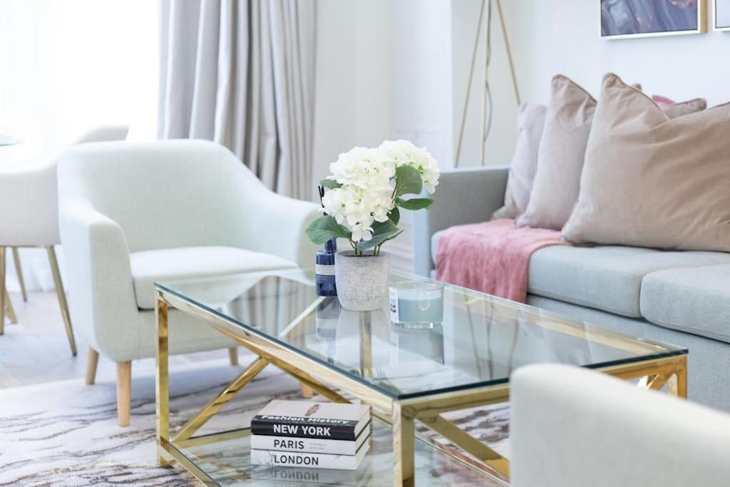 Elegant On The Iconic Gloucester Road Apartment