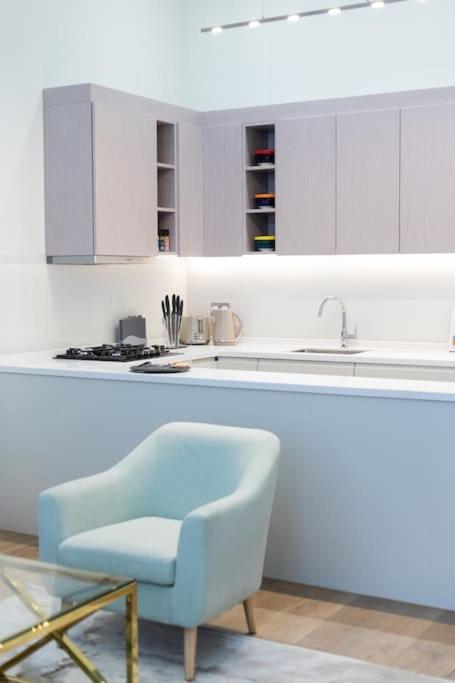Elegant On The Iconic Gloucester Road Apartment
