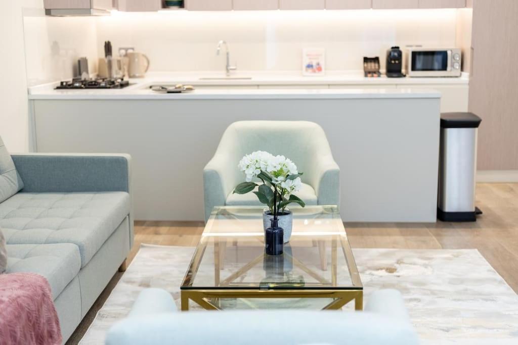 Elegant On The Iconic Gloucester Road Apartment